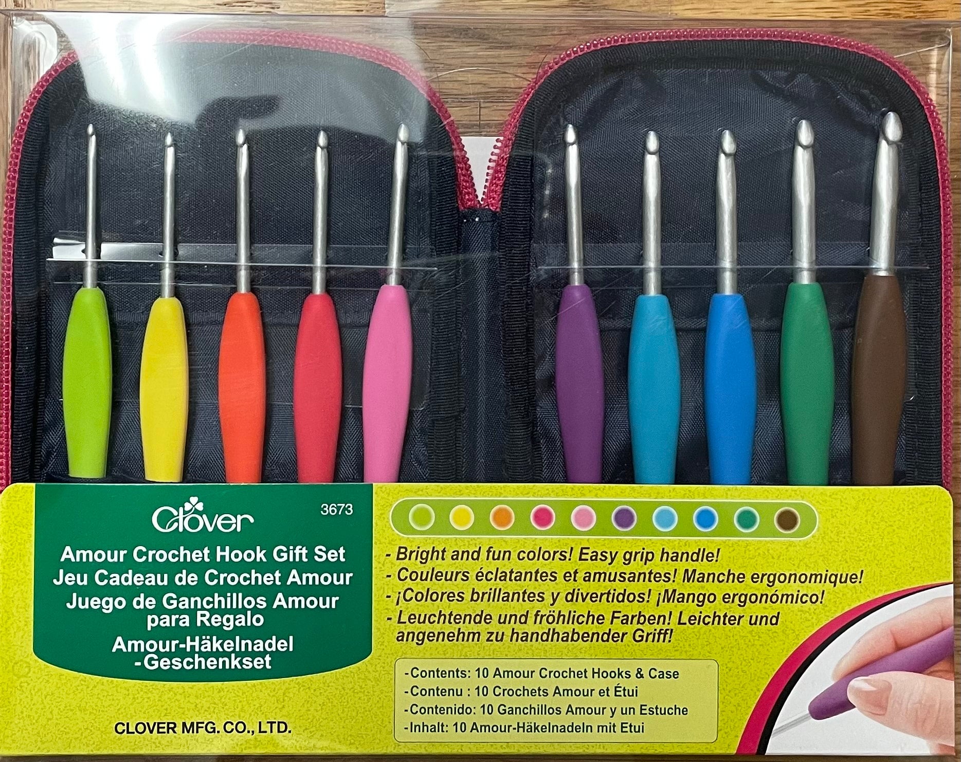 Amour Crochet Hook Gift Set with Case